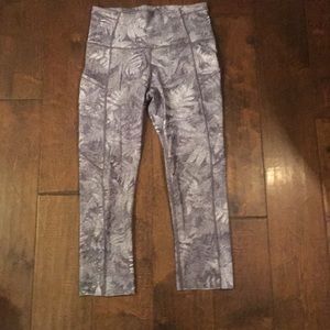 lululemon athletica Pants - 🌹Nwot lulu 3/4 length leggings ❤️😍 lululemon athletica Pants - 🌹Nwot lulu 3/4 length leggings ❤️😍